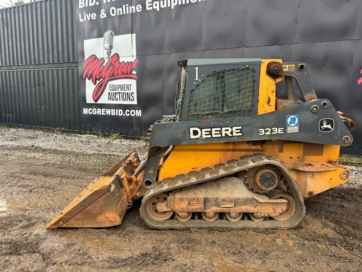2017-deere-323e-image-3