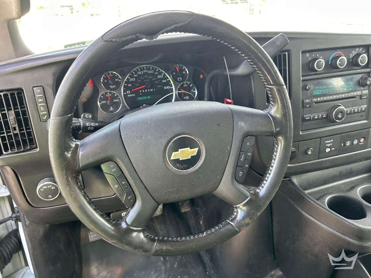 2020-chevrolet-express-2500-image-14