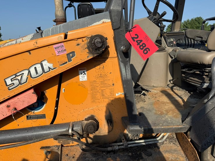 #2486-•-2015-case-570nep-skip-loader-image-27