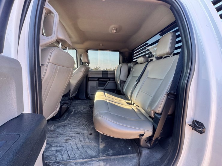 2021-ford-f250-xl-image-13