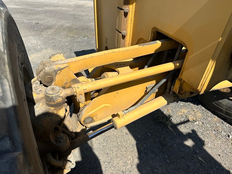 2013-deere-872gp-image-11