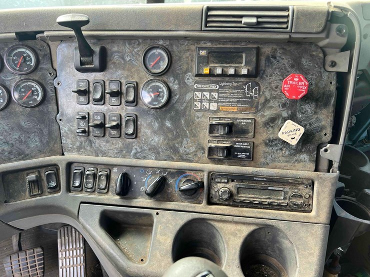 2002-freightliner-columbia-120-image-28