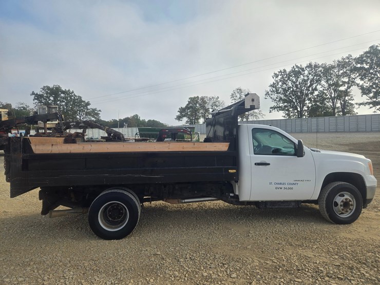 2013-gmc-sierra-3500-image-7