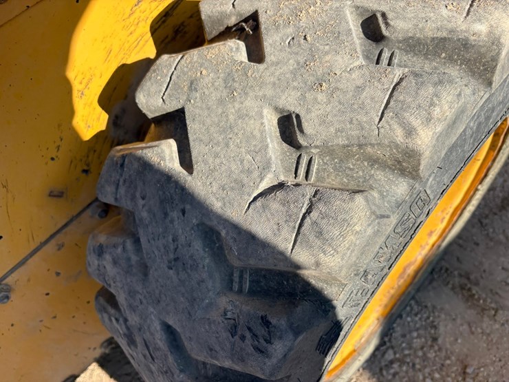 2003-john-deere-240-image-46