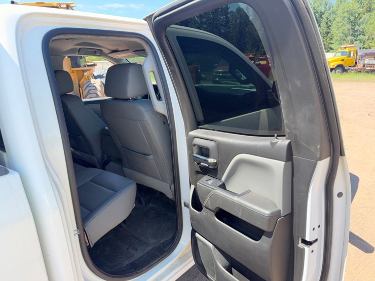 #1395-•-2019-chevrolet-silverado-4x4-pickup-truck-image-31