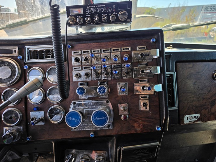 1997-peterbilt-379-image-65