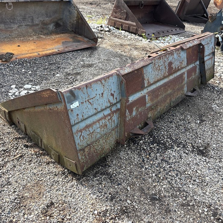 #2707 • Approx 77" Skid Steer Bucket