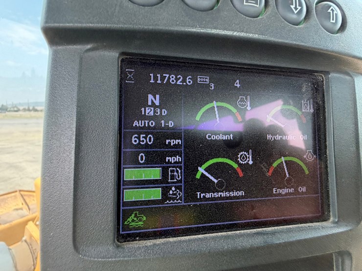 2019-deere-744k-image-80