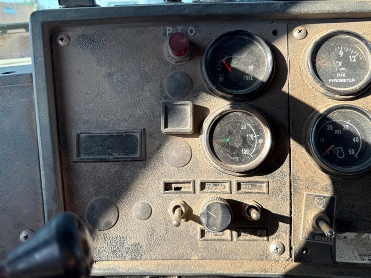 1992-mack-rb688s-image-69
