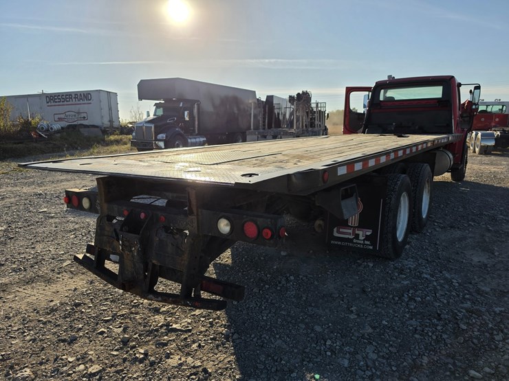2006-freightliner-m2-106-image-69