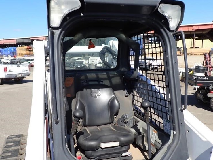 2023-bobcat-t770-image-18