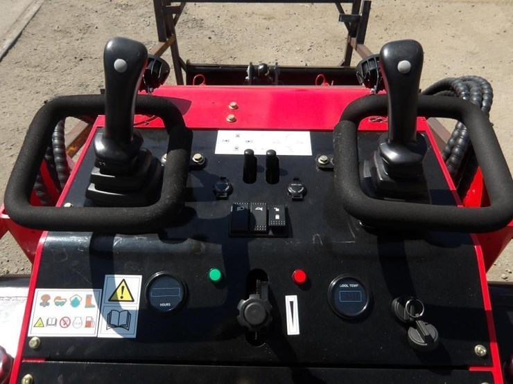 2026-sdlanch-ssl1300-skid-steer-loader-image-12
