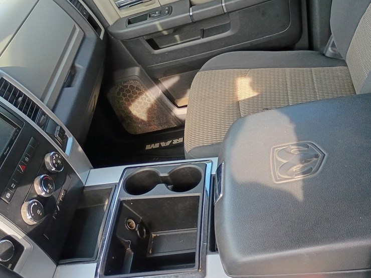 2012-dodge-3500-image-9