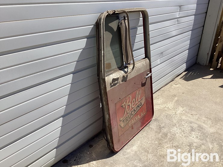 kenworth-top-handle-driver-side-door-image-3