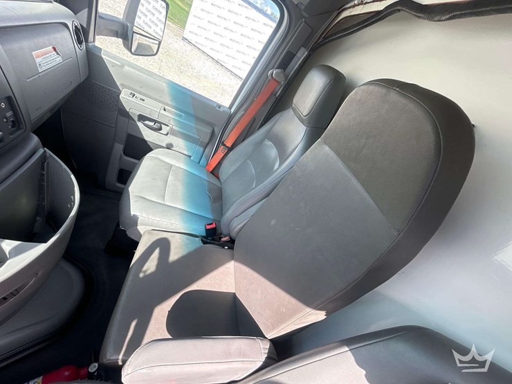 2019-ford-e350-image-21