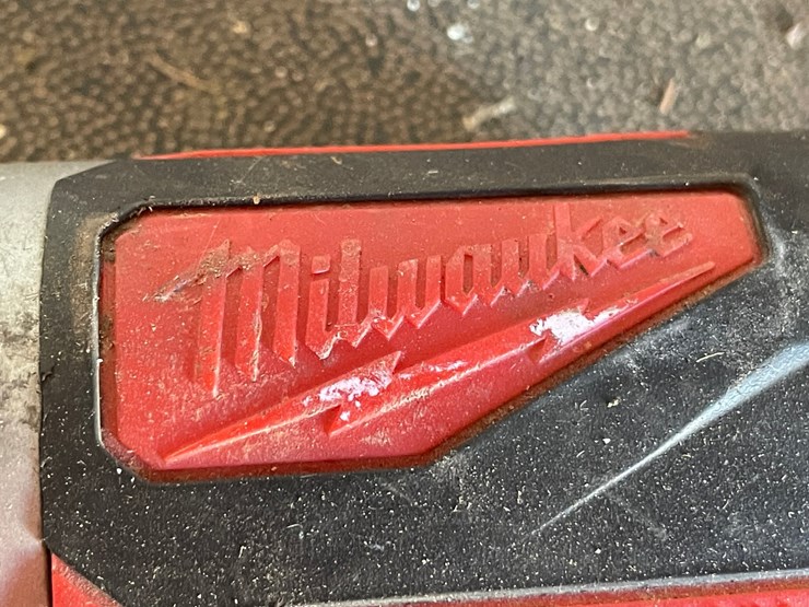 #5511-•-milwaukee-18v-drill-and-drill-driver-image-23