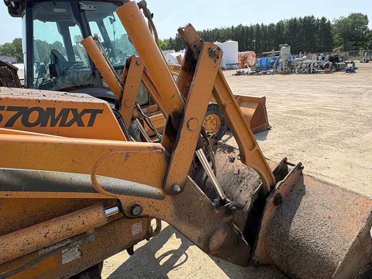 2006-case-570m-xt-image-19