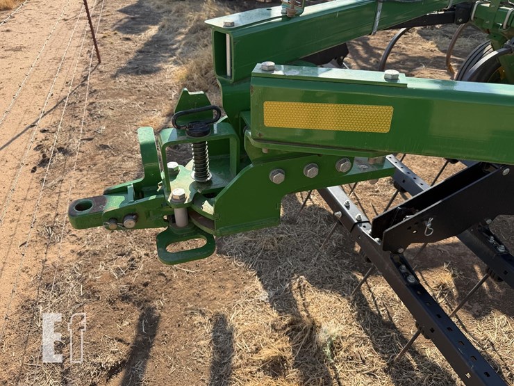 2023-john-deere-2430-image-16