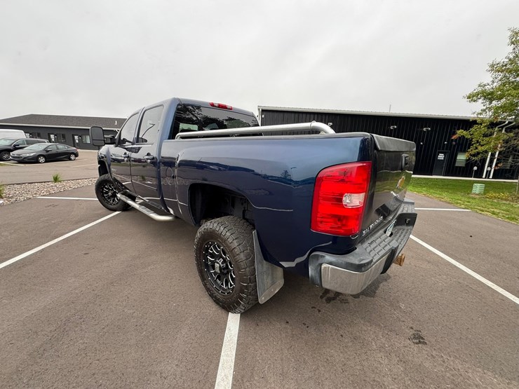2009-chevrolet-2500-image-3