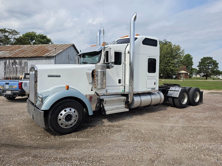 2007-kenworth-w900-image-3