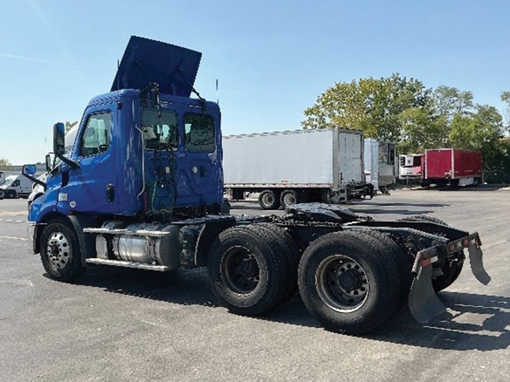 2019-freightliner-cascadia-116-image-2