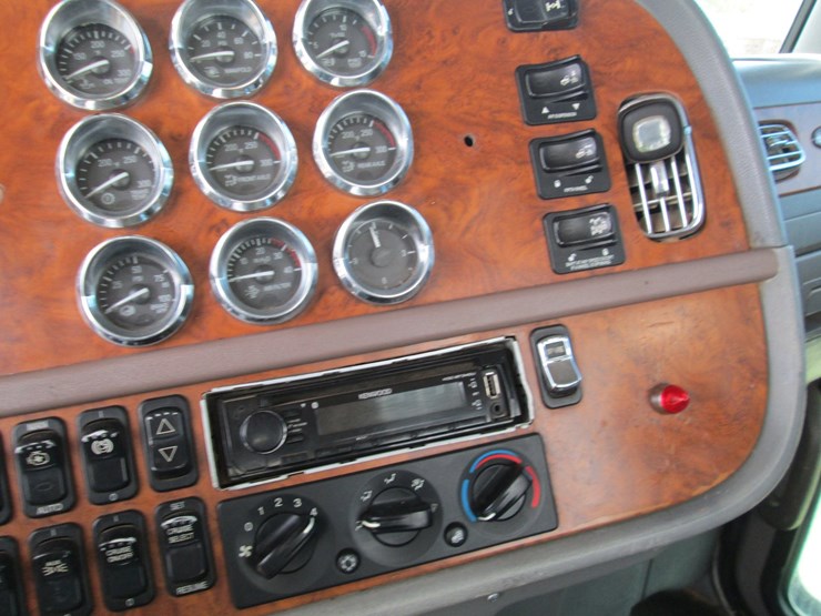 2006-peterbilt-389-image-36