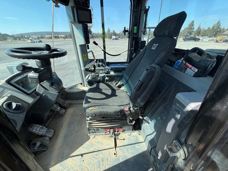 2015-caterpillar-950m-image-51