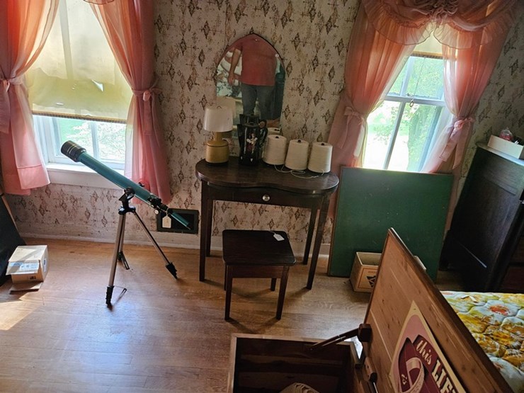 #8001-•-live-on-the-ground-house-hold-items-image-59