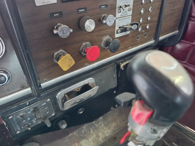 #25275-•-1980-peterbilt-359-day-cab-truck-image-36