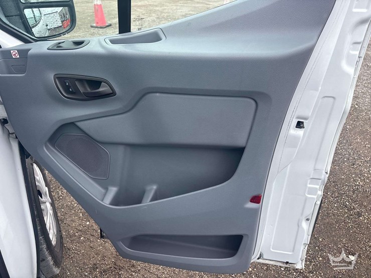2019-ford-transit-image-23