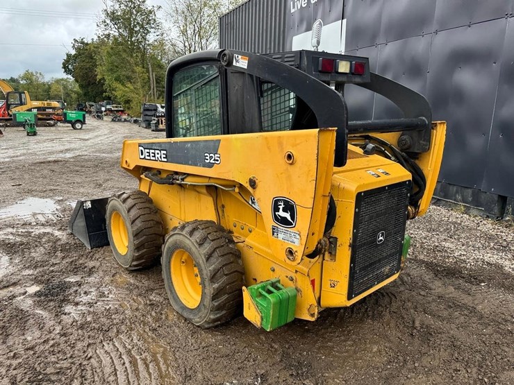 john-deere-325-image-4
