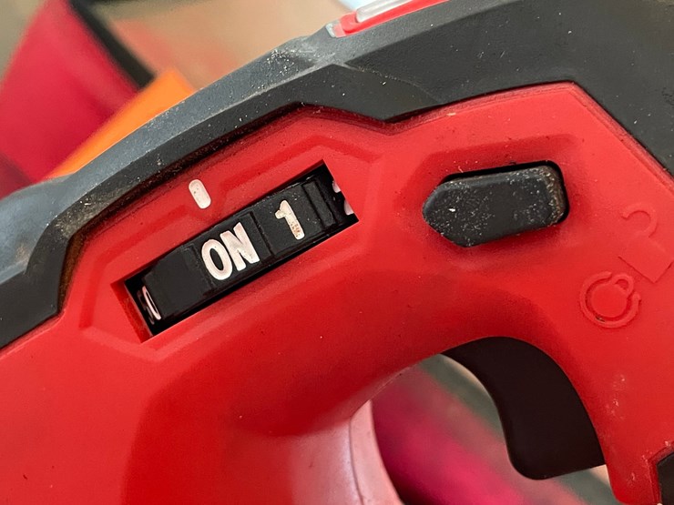 #5510-•-milwaukee-18v-cordless-grease-gun-image-11