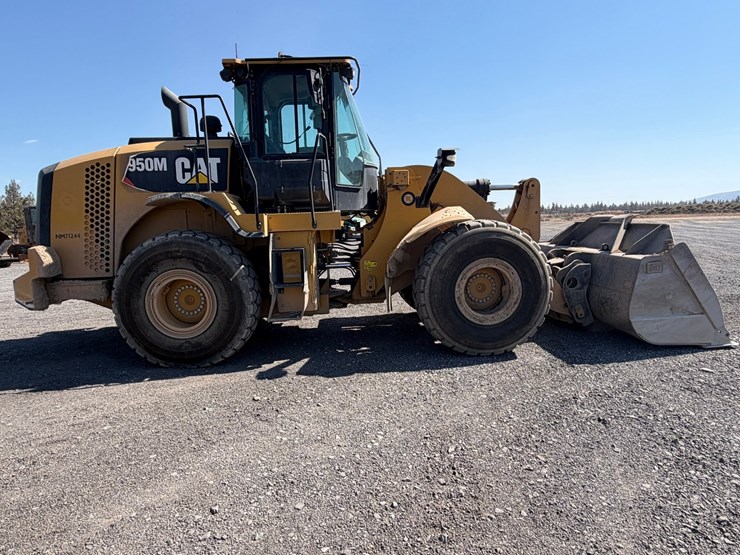 2015-caterpillar-950m-image-4