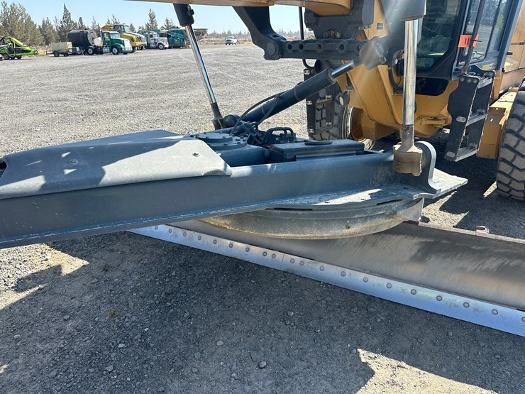 2013-deere-872gp-image-14