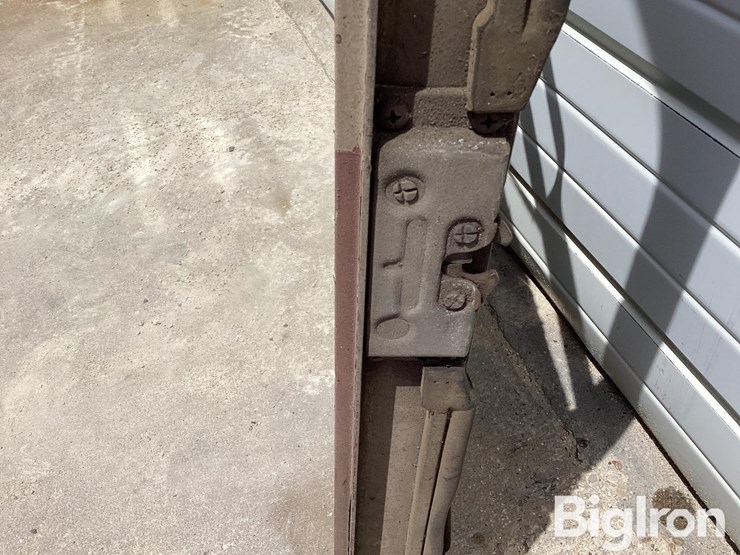 kenworth-driver-side-bottom-handle-latch-door-image-16