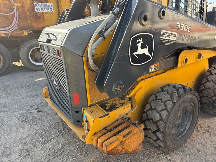 2021-deere-330g-image-15