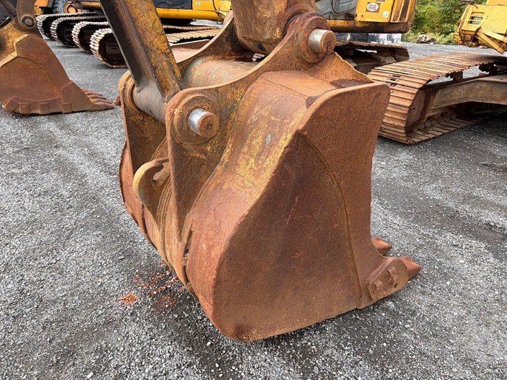 deere-200d-lc-image-17