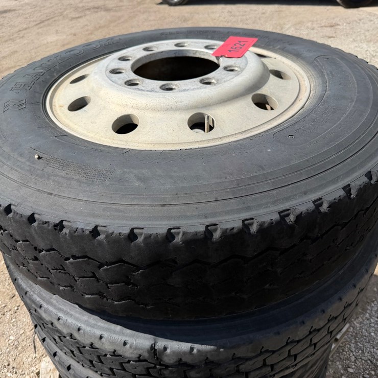 #1621 • Lot (4) Used Tires/Aluminum Wheels 11R24.5