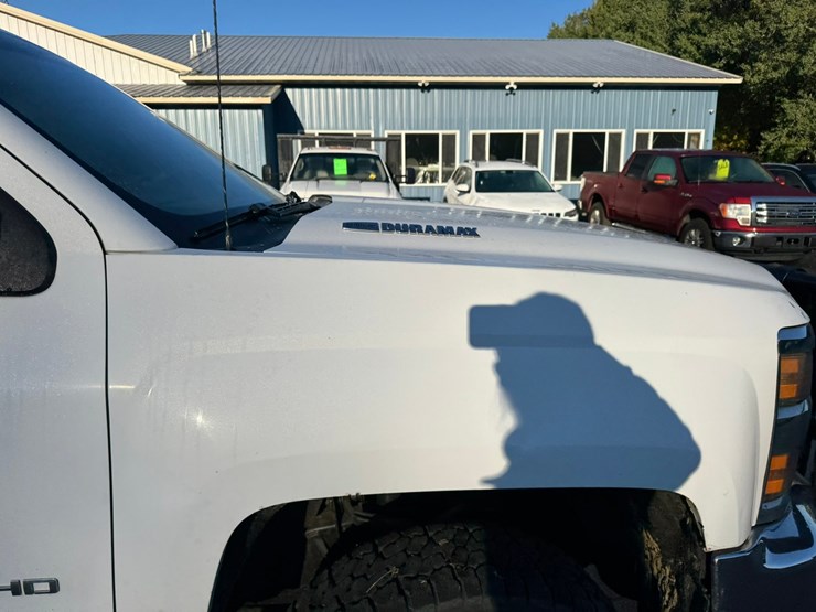 2015-chevrolet-3500hd-image-26