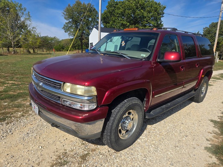 2003-chevrolet-suburban-image-2