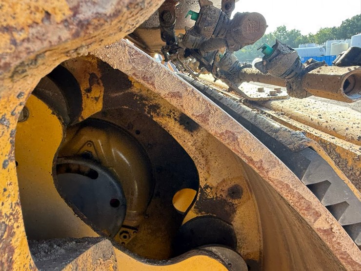 2015-caterpillar-cb66b-image-115