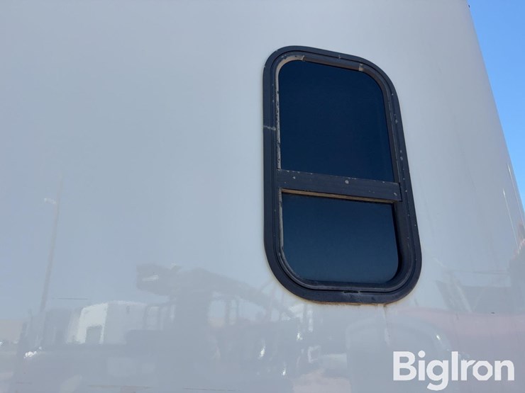 2013-freightliner-coronado-132-image-13