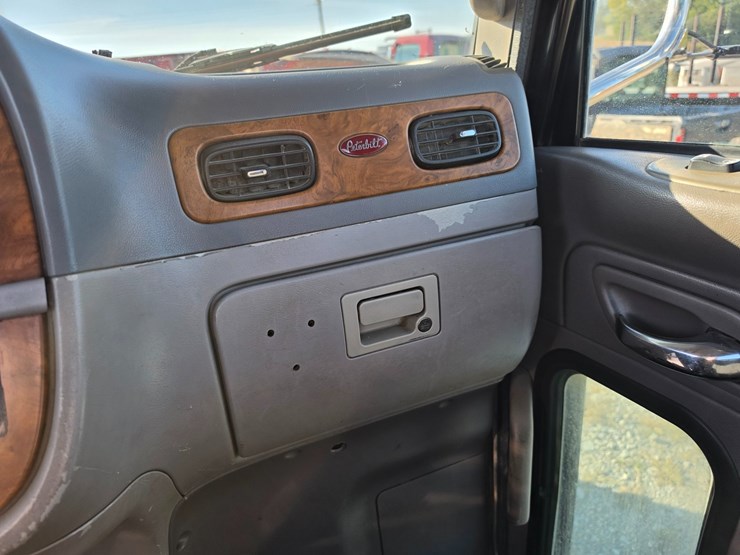 2006-peterbilt-378-image-57