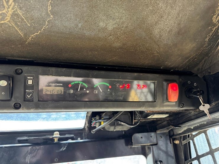 john-deere-325-image-17