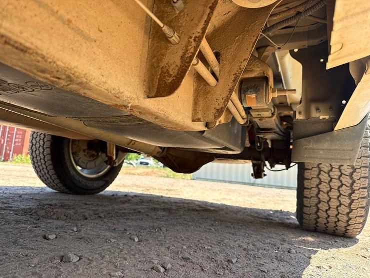 #1395-•-2019-chevrolet-silverado-4x4-pickup-truck-image-24