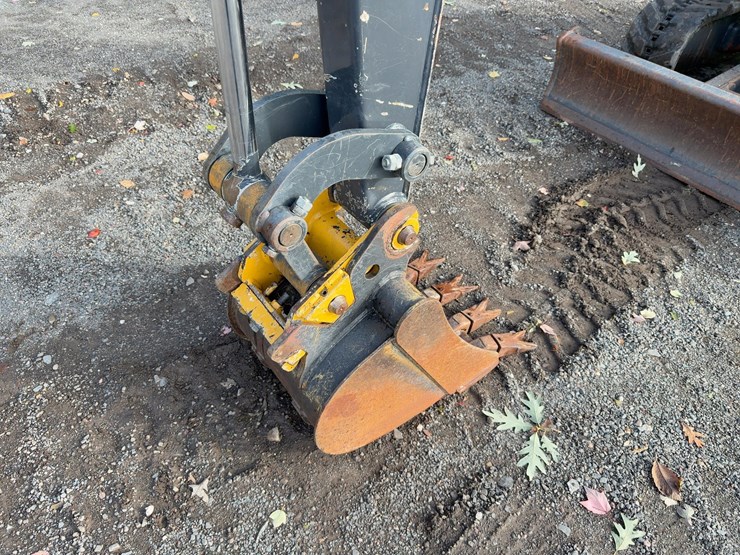 2021-deere-35g-image-13