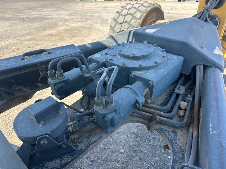 2013-deere-872gp-image-32
