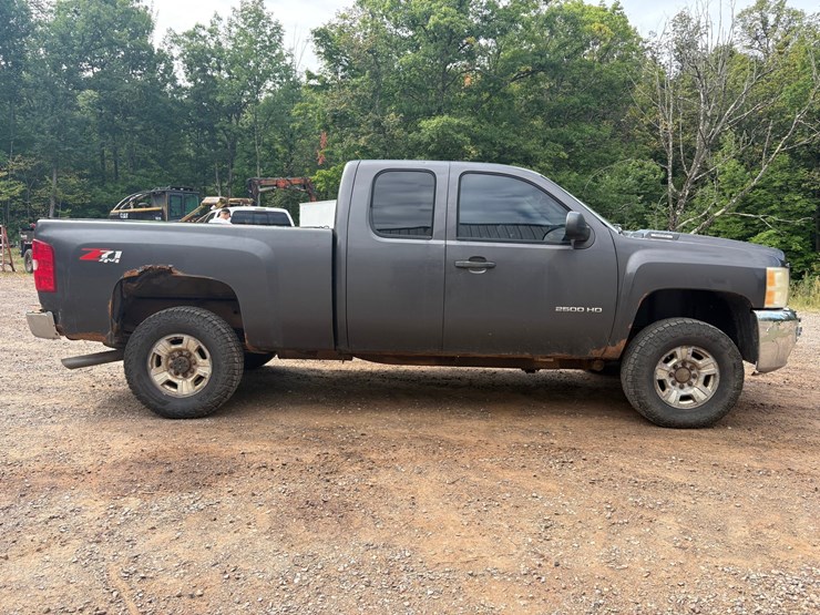 2010-chevrolet-silverado-2500-image-6