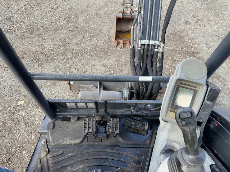 2020-deere-30g-image-32