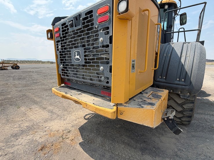 2019-deere-744k-image-47